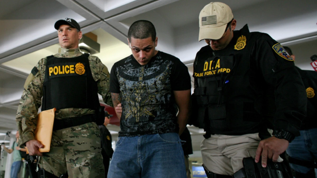 마약사범을 검거하는 미 마약단속국 소속 수사관 사진=보이스 오브 아메리카